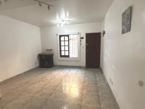 Depto Tipo Casa 3 ambientes con 1 baño