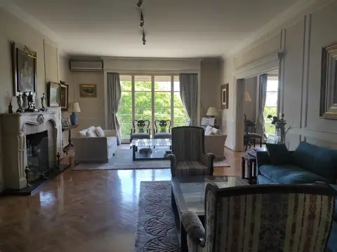  Excelente piso de gran categoría en inmejorable zona frente a la plaza Vicente Lopez 