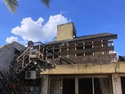 CASA 7 AMB EN CASTELAR NORTE LOTE 355m2 3 COCHERAS PARQUE
