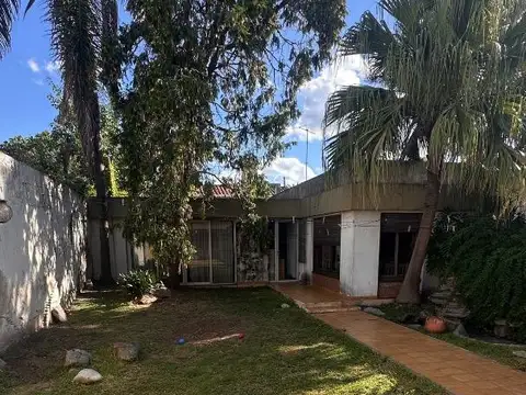 Casa en Venta con 4 cocheras