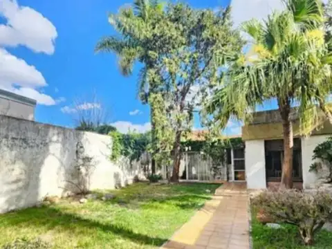 Casa en Venta en Castelar, USD 195.000