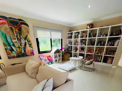 Casa 5 ambientes con 4 baños