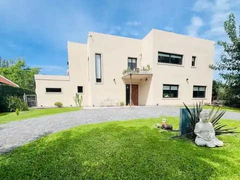 Venta de Casa 5 Ambientes en Altos de Manzanares Pilar