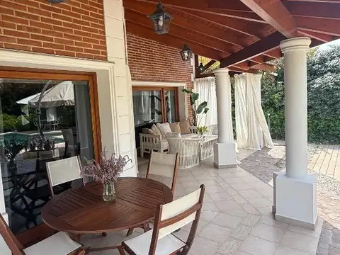 Casa 4 ambientes con 4 baños