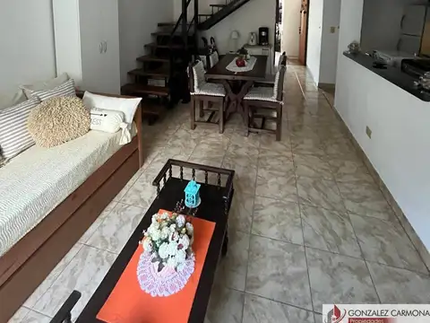 Depto Tipo Casa en Venta en Monte Castro, USD 128.000