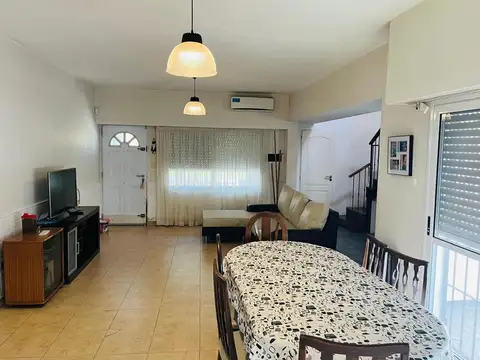 Casa 5 ambientes con 4 baños