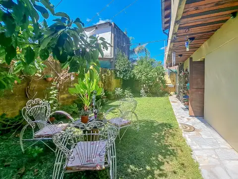 VENTA | PERMUTA - Casa de 3 dormitorios con cochera y patio verde - Fisherton.
