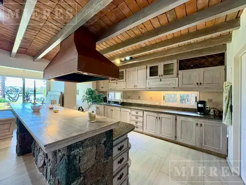 Casa 6 ambientes con 3 baños