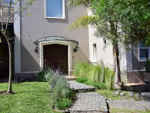 Barrio Cerrado Altamira - Casa  a la Laguna - Alquiler Anual