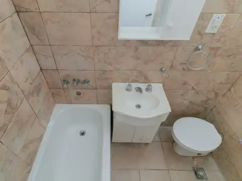 VENTA. MONOAMBIENTE BALVANERA MUY LUMINOSO