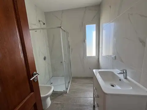 CASA DE 4 AMBIENTES EN SAN VICENTE A EXTRENAR