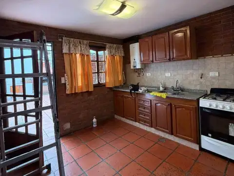 Casa en Alquiler con 1 cochera