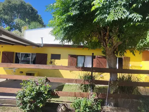 Alquiler anual, departamento de 3 ambientes en Mar de Ajo. 