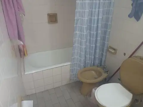 Departamento 7 ambientes con 2 baños