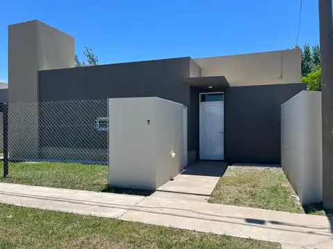 ALQUILER DE CASA 2 DORMIT./COCHERA/PATIO