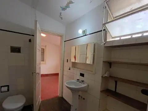 Casa 6 ambientes con 2 baños