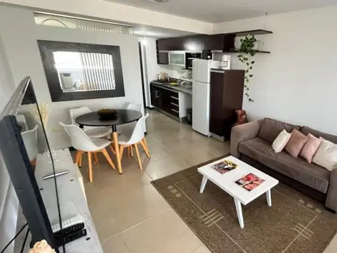 Departamento Monoambiente de calidad en alquiler temporario. Pellegrini al 300.