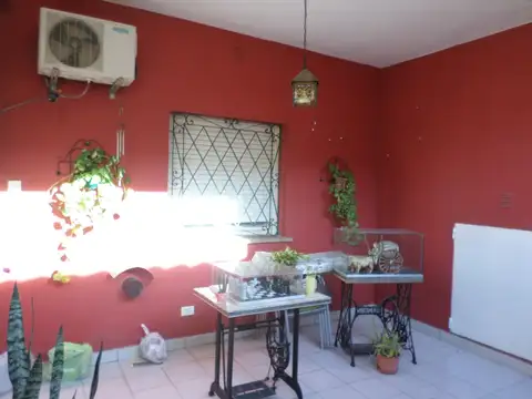   APTO CREDITO   3 AMBIENTES PLANTA BAJA - 2 PATIOS - EXCELENTE ESTADO -
