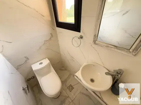 Casa en Alquiler en Area 60, USD 2.120