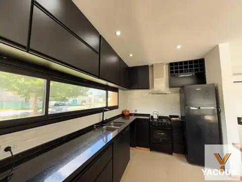 Casa en alquiler - 4 Dormitorios 4 Baños - 1.750Mts2 - La Plata