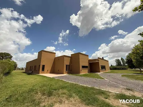 Casa en Alquiler en Area 60, USD 2.120