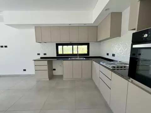 Casa 5 ambientes con 3 baños