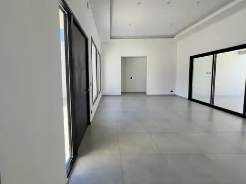 CASA EN VENTA - BARRIO SAN MATIAS - AREA 4 - ESCOBAR - 5 amb., pileta, galería.