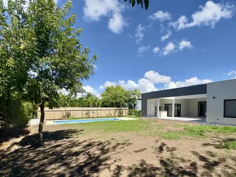 CASA EN VENTA - BARRIO SAN MATIAS - AREA 4 - ESCOBAR - 5 amb., pileta, galería.