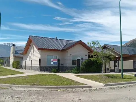 Casa en Esquel con Quincho y Patio. Apto Crédito