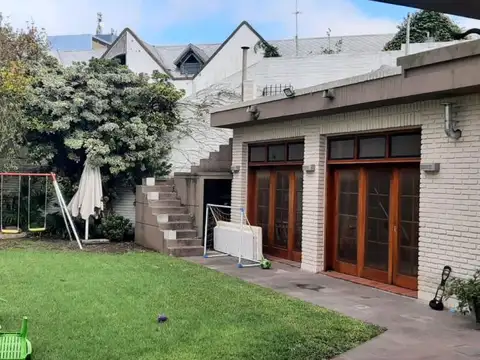 Casa 6 ambientes con 4 baños