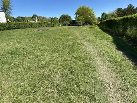 AUR. Venta Lote de 1700m2 con mejoras. Parque Sakura. Exaltación de la Cruz