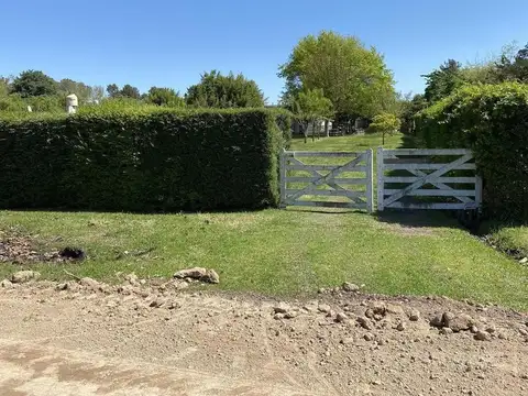 Venta Lote con mejoras. Parque Sakura, Exaltacion de la Cruz.