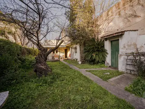 Venta Casa - Terreno  - Santos Lugares -