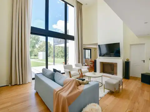 Casa en venta Miralagos 5 dormitorios APTA BANCO