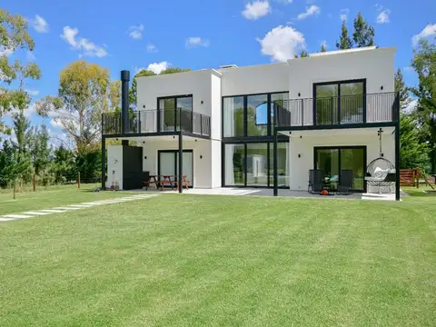 Casa 7 ambientes con 4 baños