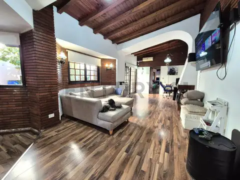 Casa 5 ambientes con 4 baños