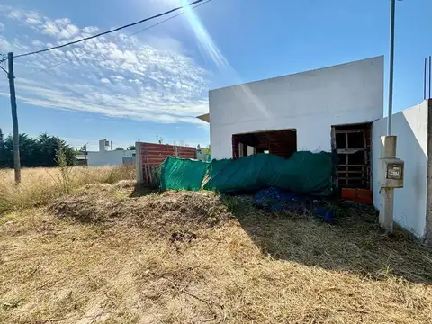 Venta lote con construccion La Plata