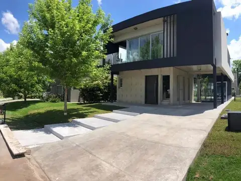 Casa en Alquiler al Este