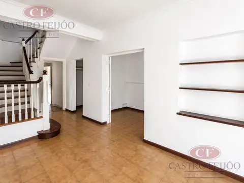 Casa en Alquiler con 2 cocheras