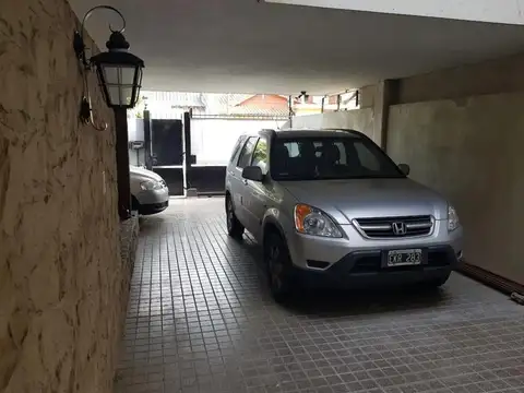 Casa en Alquiler con 2 cocheras