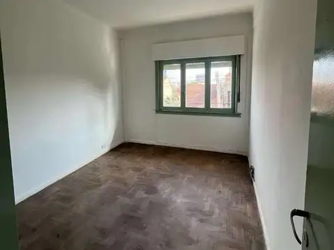 Mendez 100, Piso 1°