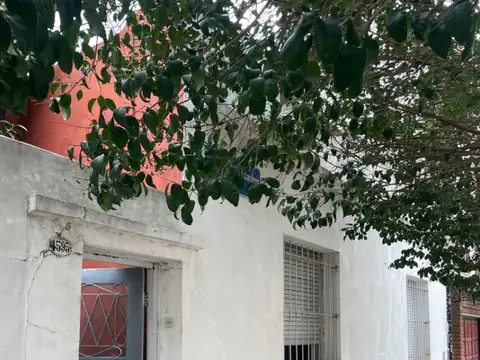Casa lote propio en Villa Lugano con garage, jardín y terraz
