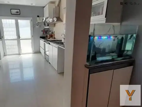Casa 6 ambientes con 2 baños