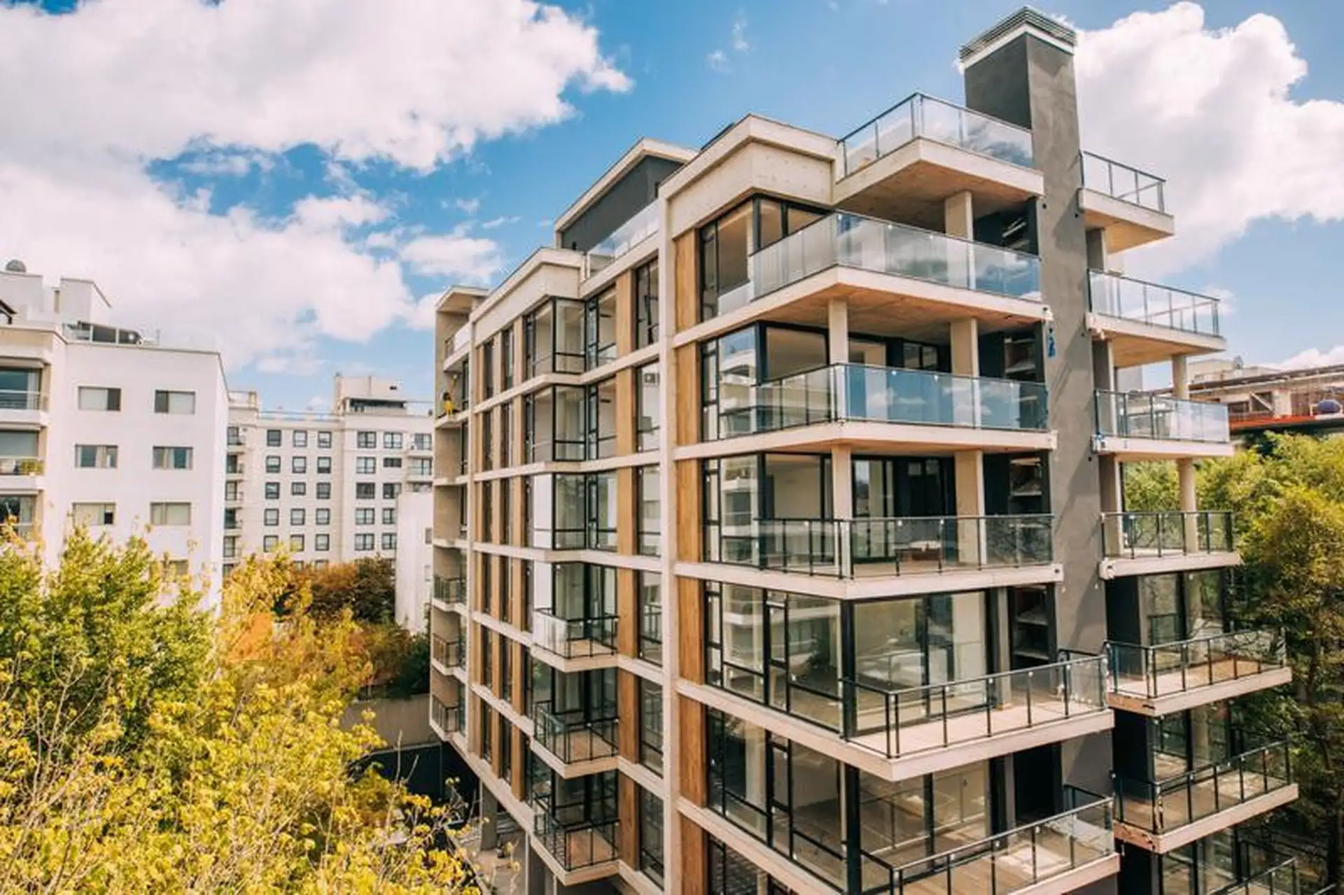 Depto 3 amb en construcción en Zona Guemes con pileta y cochera