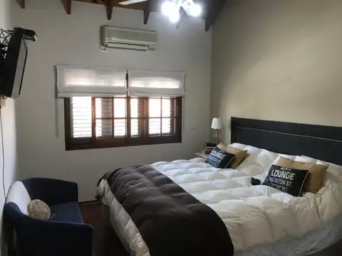 CASA DE 5 AMBIENTES EN EXCELENTE ESTADO BANFIELD