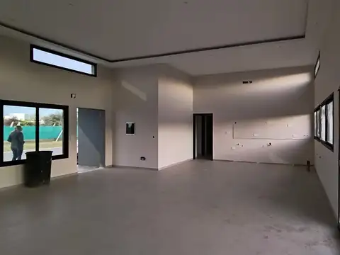 Casa 6 ambientes con 2 baños