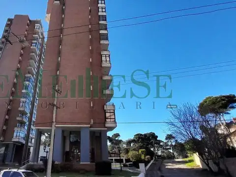 De Las Toninas 100, Piso 16