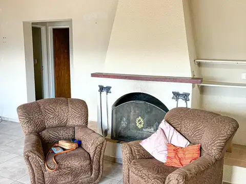 Casa 4 ambientes con 2 baños