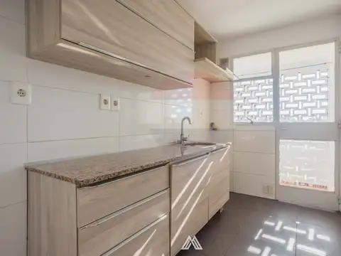 Alquilo La Blanqueada, 2 dormitorios baño, cocina