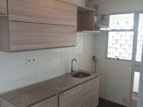 Alquilo La Blanqueada, 2 dormitorios baño, cocina